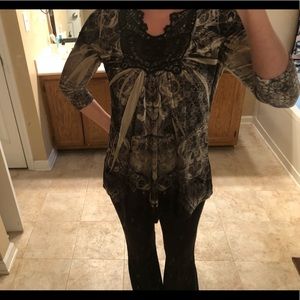 World Unity 3/4 Sleeve Velvet Top